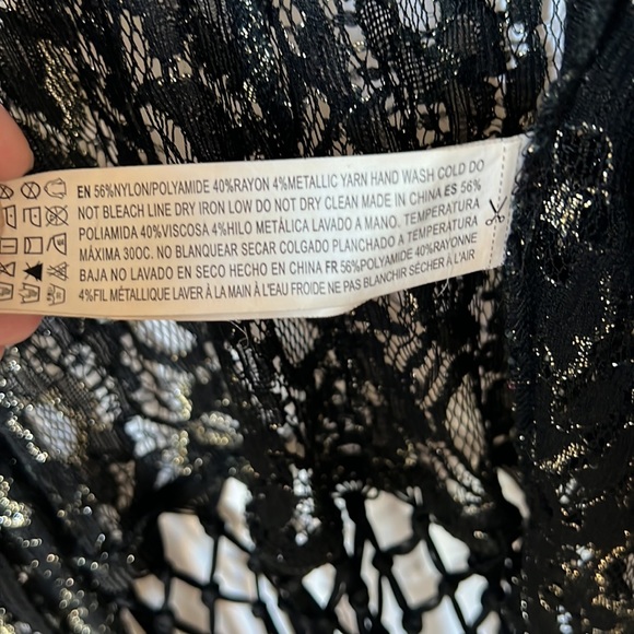 Forever 21 Medium Black/Gold Lacy Kimono - Picture 6 of 11